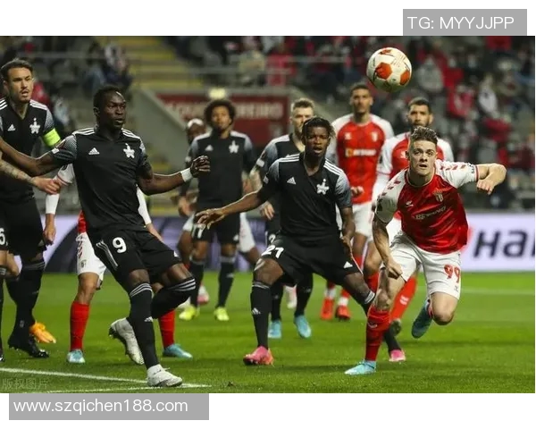 卡拉巴赫与比利亚的激烈对决揭示了足球战术的精彩与魅力